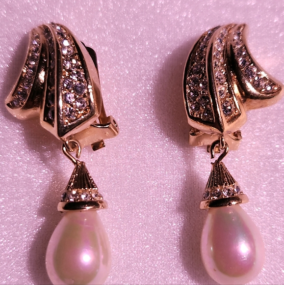 VTG EUC 🔥DIOR🔥 Rhinestone & faux Pearl Drop Earrings - Picture 1 of 1